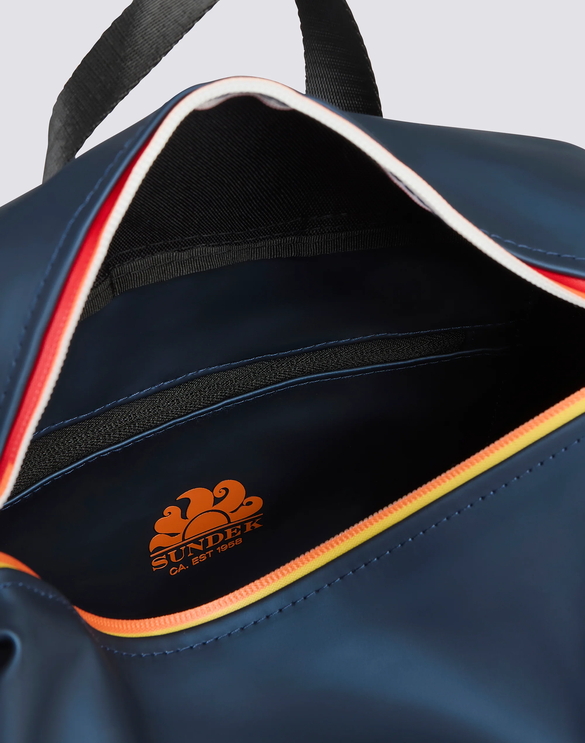 BAG WITH WELDED ZIP AND ADJUSTABLE HANDLES - Image 3