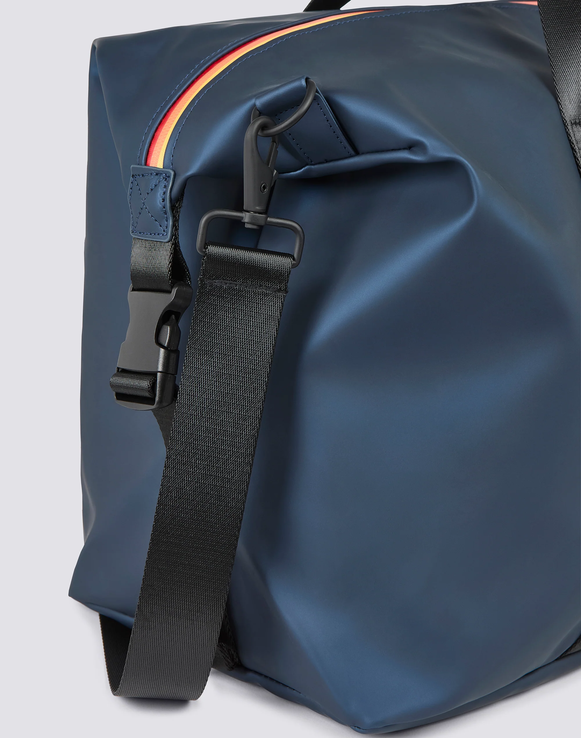 BAG WITH WELDED ZIP AND ADJUSTABLE HANDLES - Image 4
