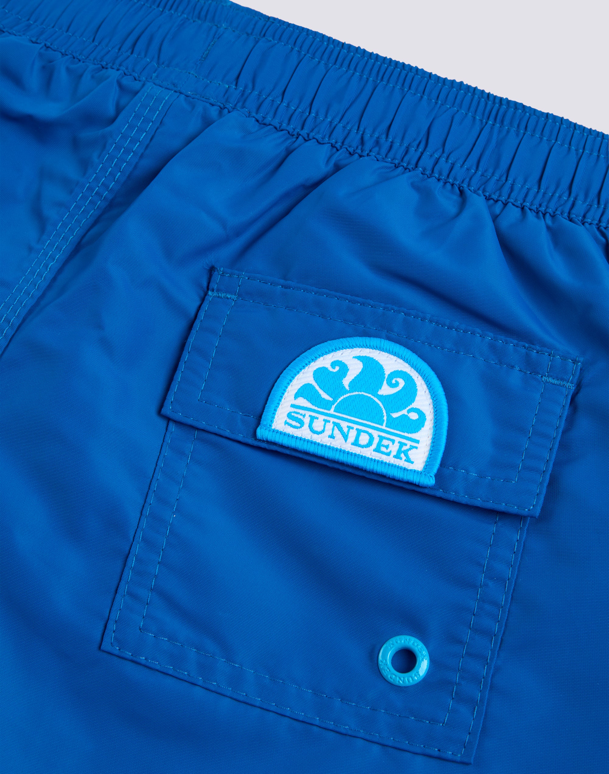 ICONIC TAFFETA SHORT-LENGTHS BOY’S SWIMSHORTS WITH ELASTICATED WAIST AND PIPING - Image 3
