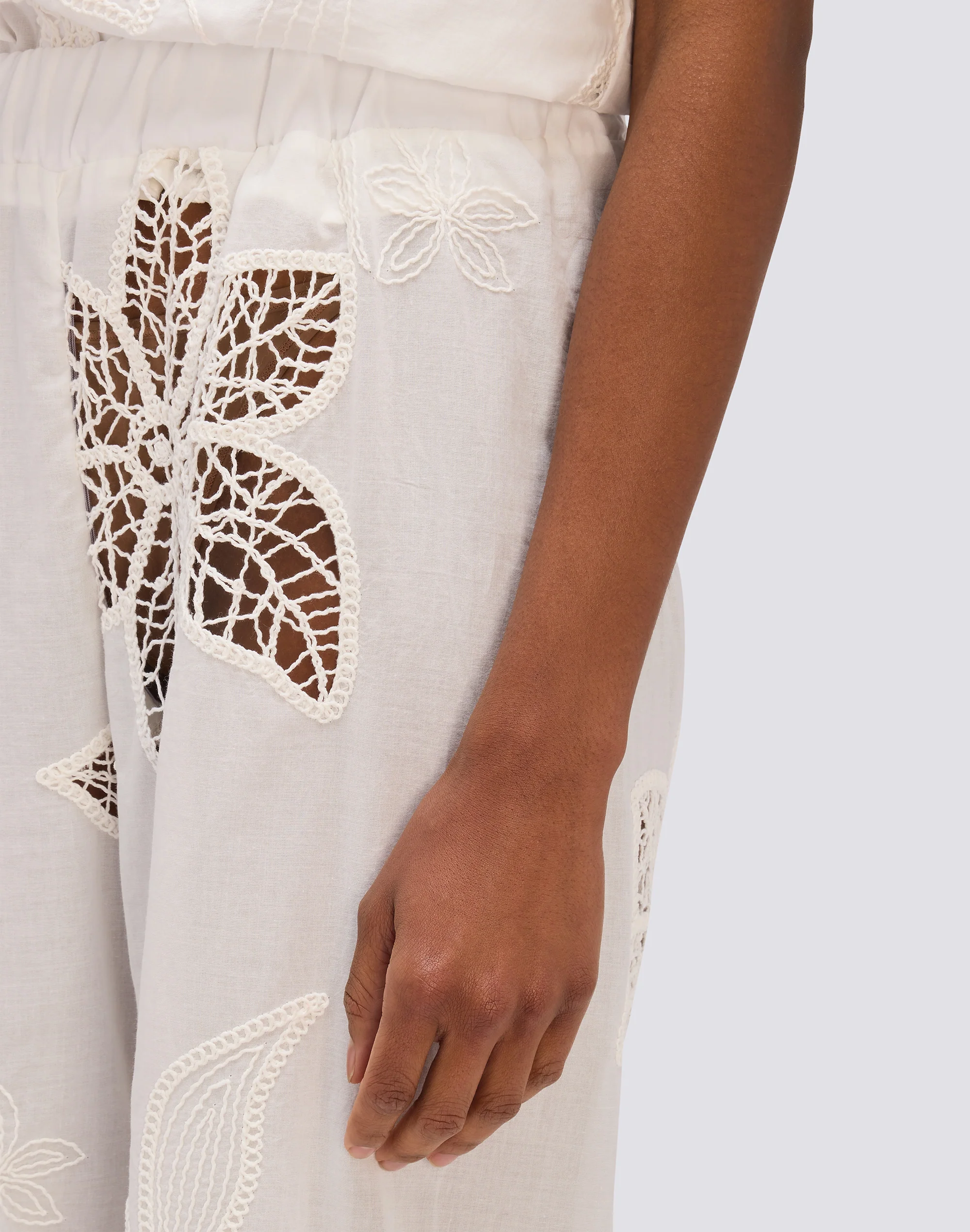 WOMEN'S LONG BRODERIE ANGLAISE TROUSERS WITH ELASTICATED WAIST - Image 4