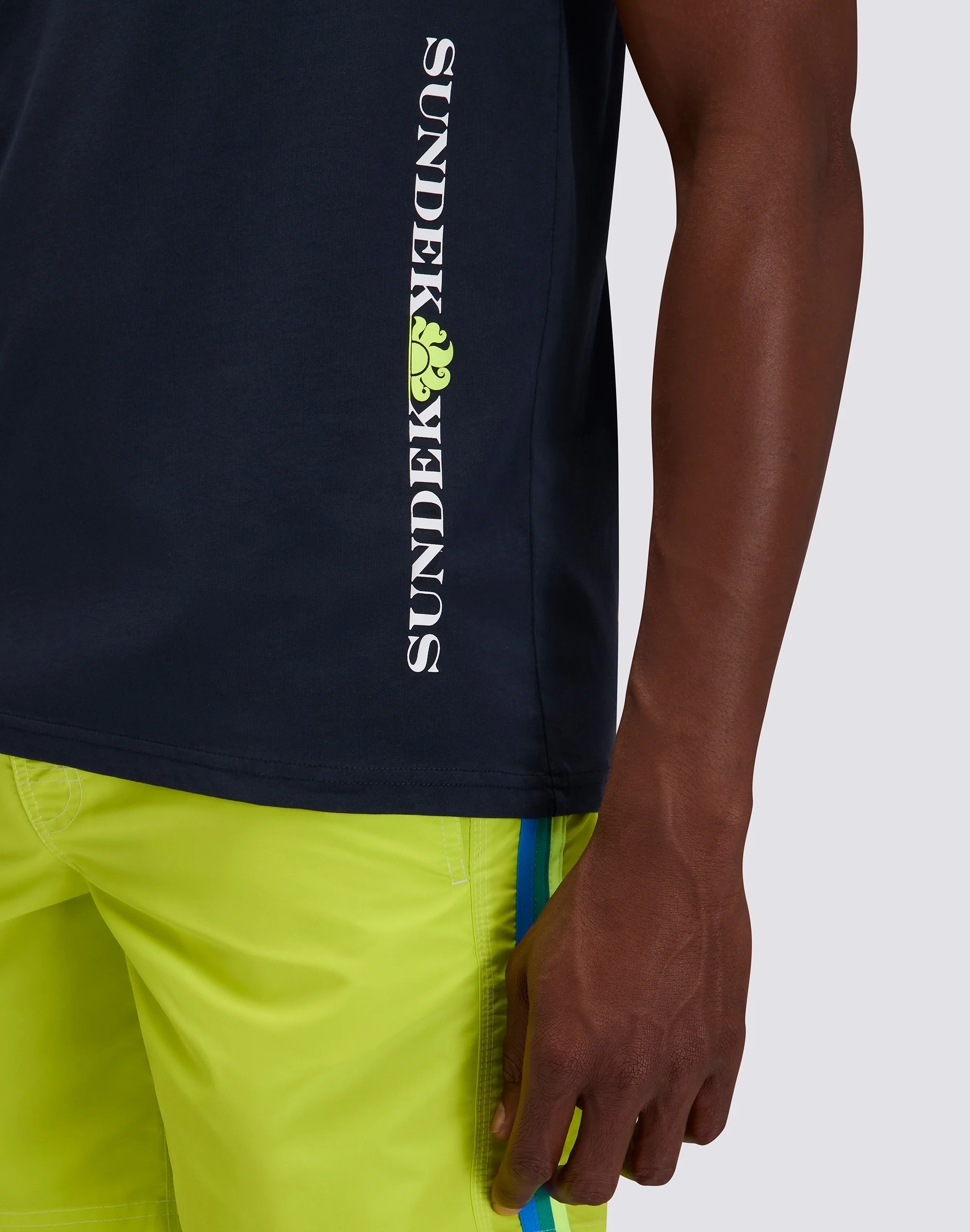 MEN'S CREW NECK T-SHIRT WITH VERTICAL LOGO PRINT - Image 4