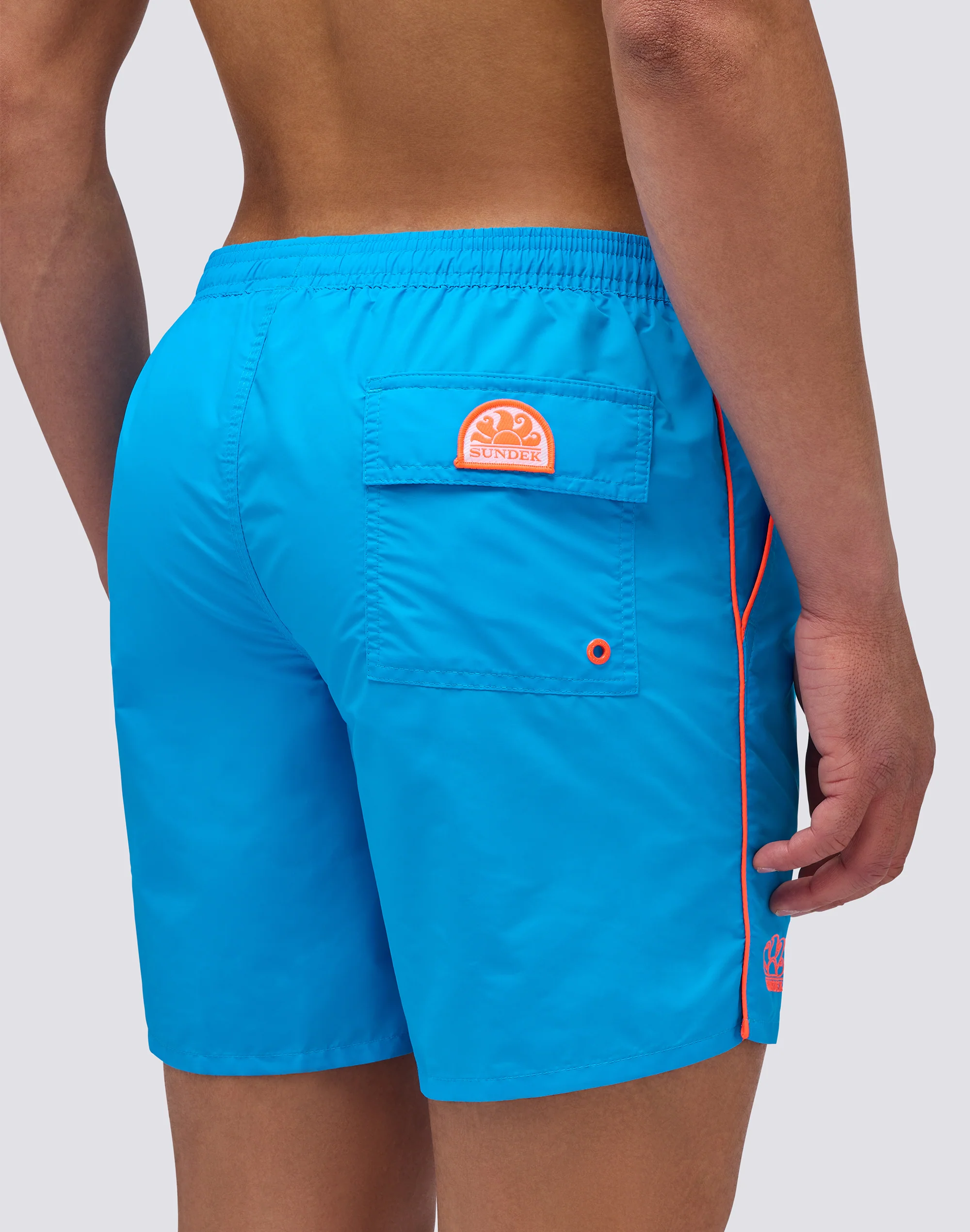 MID-LENGTH SWIM SHORTS WITH AN ELASTICATED WAISTBAND - Image 3