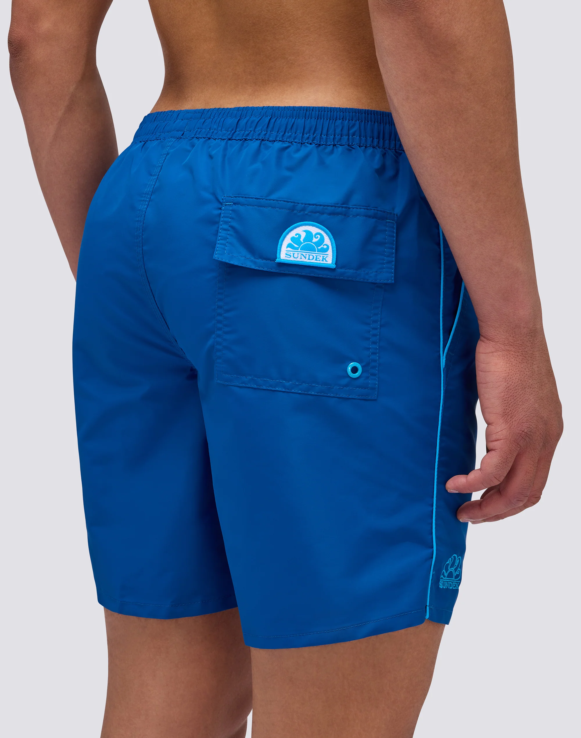 MID-LENGTH SWIM SHORTS WITH AN ELASTICATED WAISTBAND - Image 3