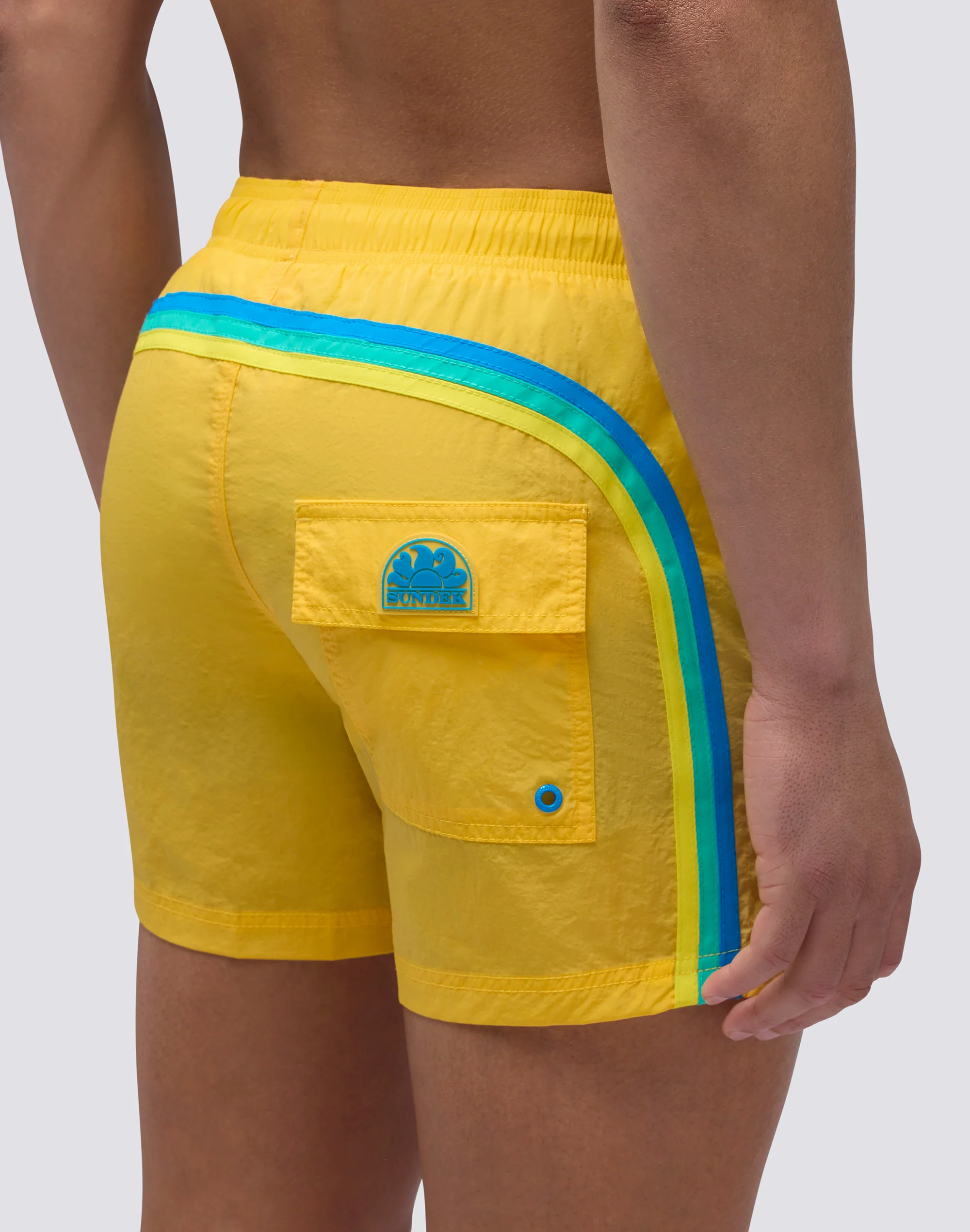 SHORT CRINKLED SWIM SHORTS WITH AN ELASTICATED WAISTBAND - Image 3