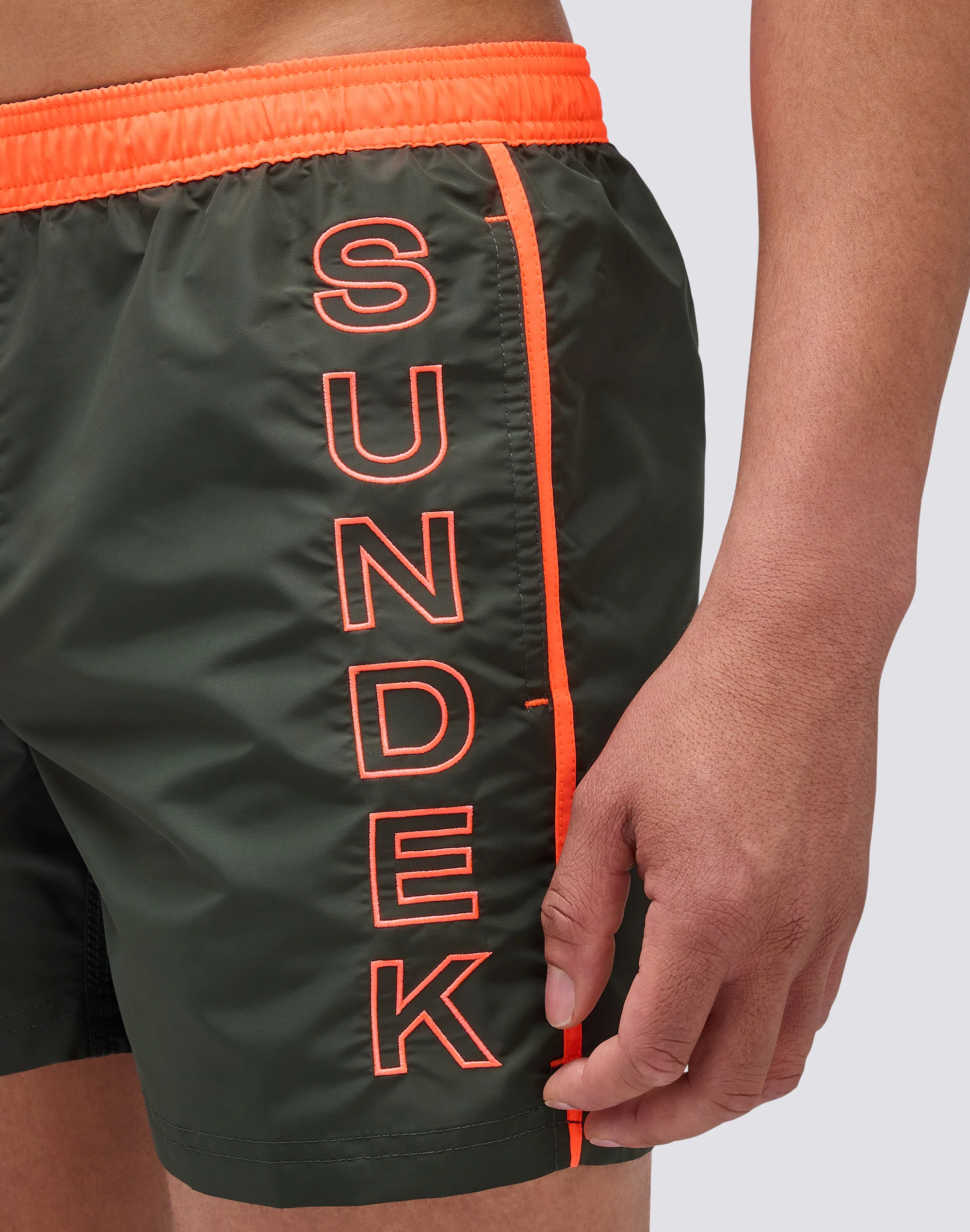 ICONIC TAFFETA ELASTICATED WAIST SHORT SWIMSHORTS WITH CONTRASTING PIPING - Image 3