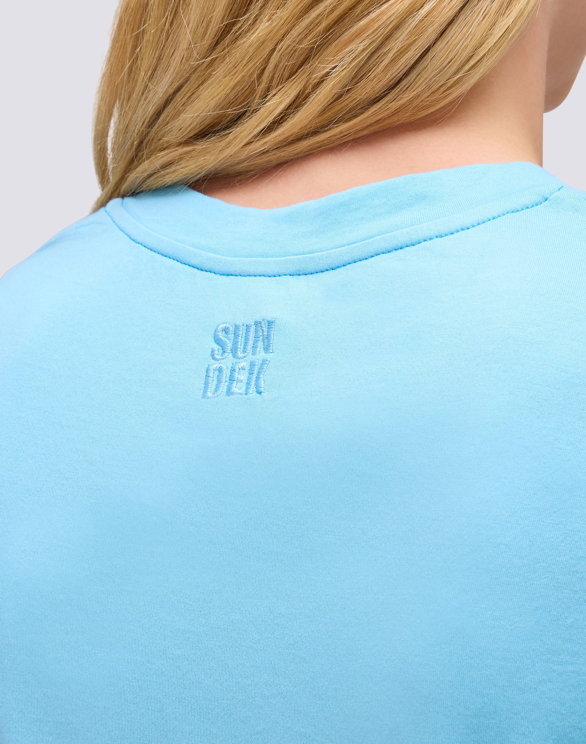 WOMEN'S CROP BOXY FIT T-SHIRT WITH KNOT - Image 3